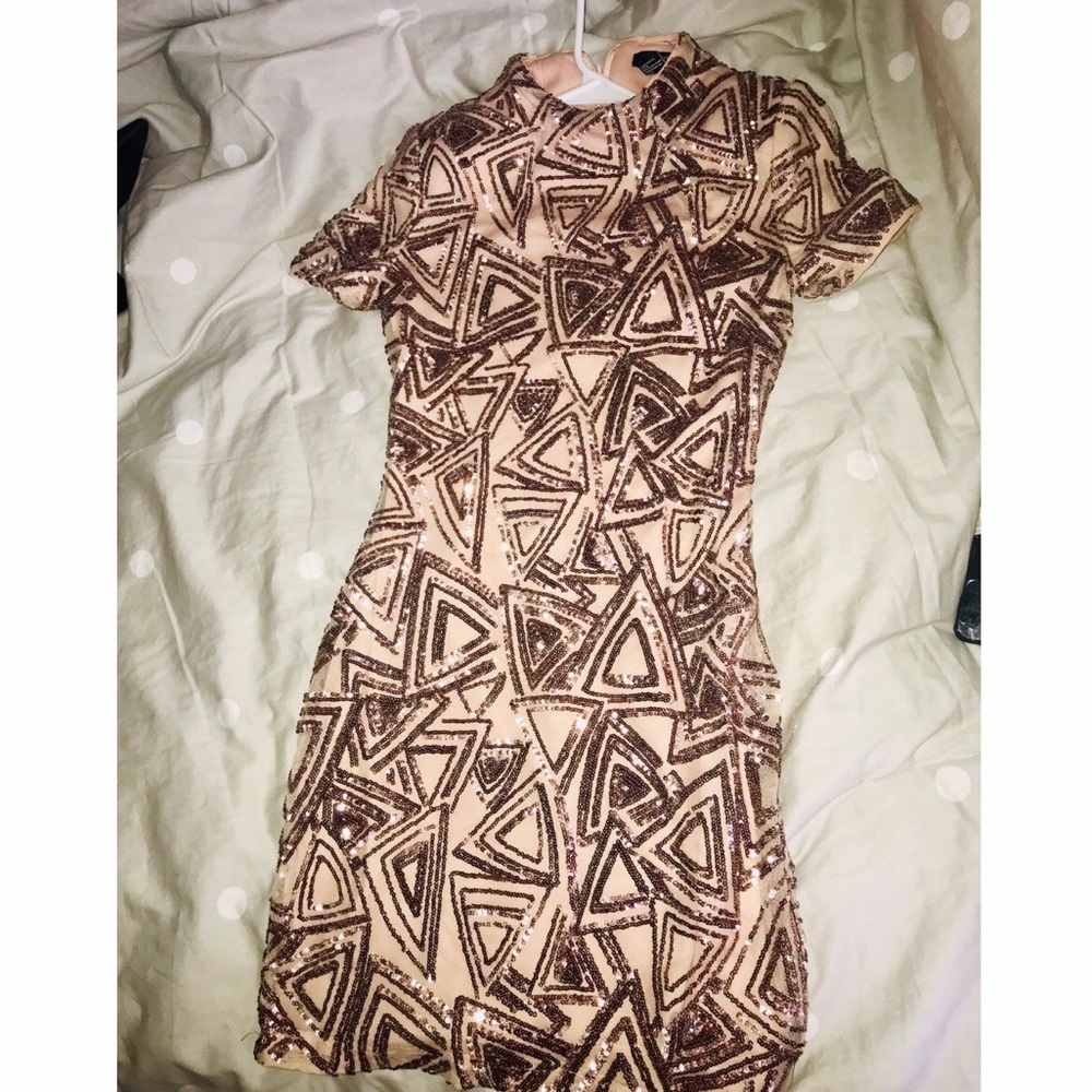 Mid thigh short sequin dress